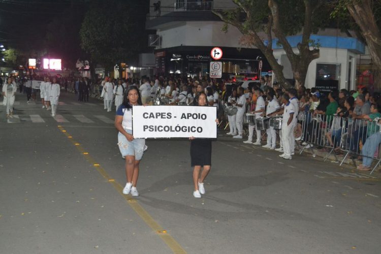 Terceira noite de Desfile Cívico é encerrado com chave de ouro