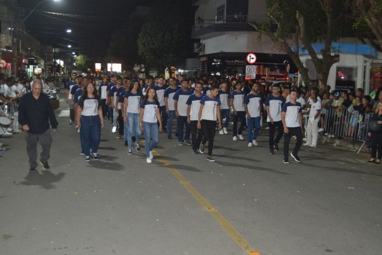 Terceira noite de Desfile Cívico é encerrado com chave de ouro