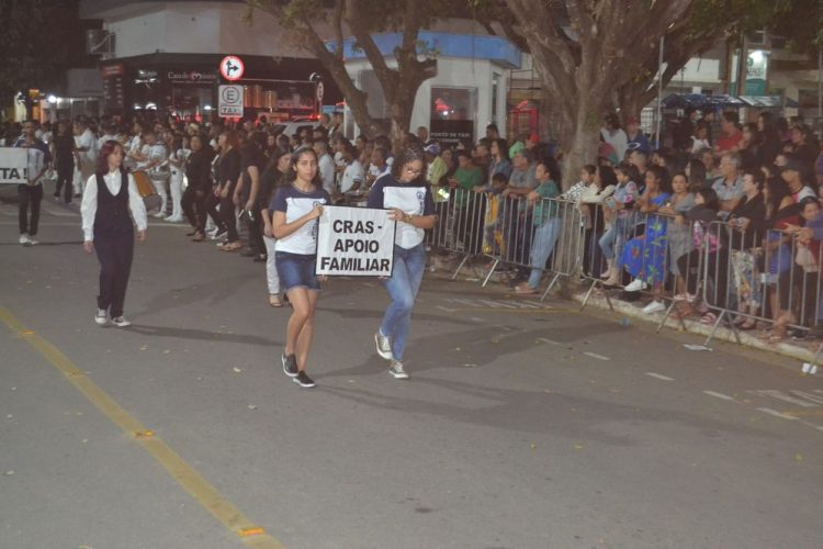 Terceira noite de Desfile Cívico é encerrado com chave de ouro