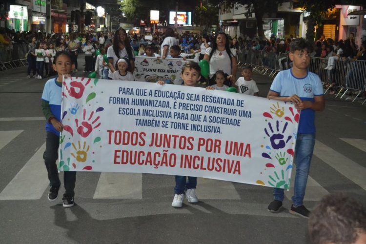 Prefeitura realiza o segundo dia de Desfile Cívico