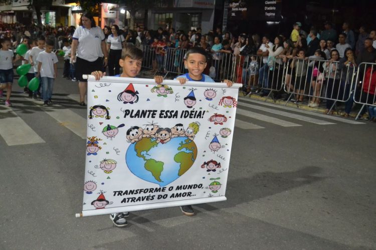 Prefeitura realiza o segundo dia de Desfile Cívico