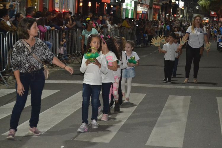 Prefeitura realiza o segundo dia de Desfile Cívico