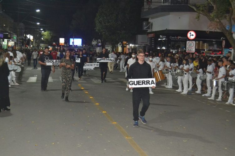 Terceira noite de Desfile Cívico é encerrado com chave de ouro