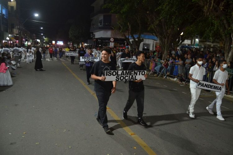 Terceira noite de Desfile Cívico é encerrado com chave de ouro