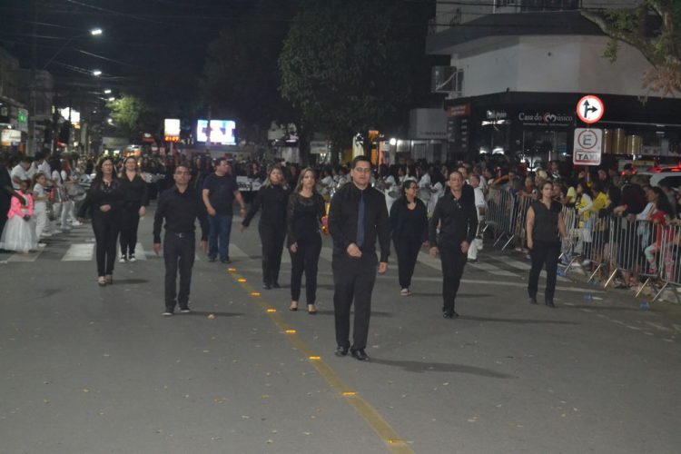 Terceira noite de Desfile Cívico é encerrado com chave de ouro