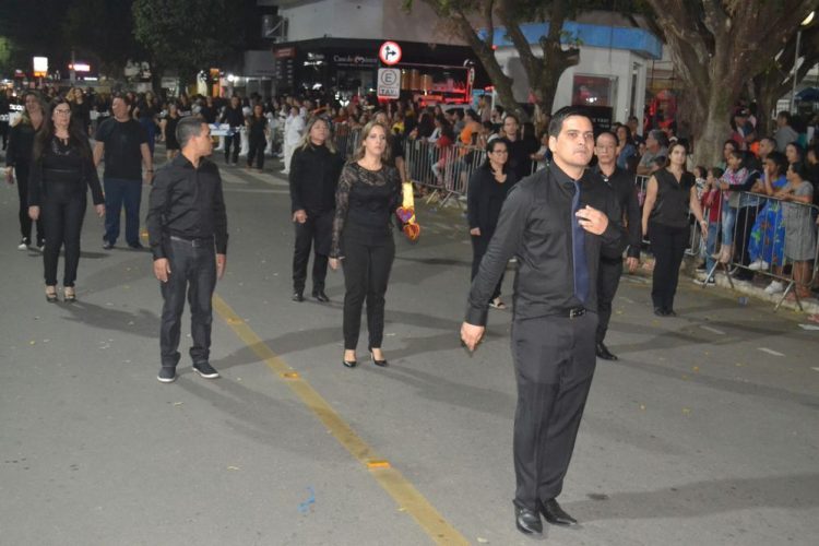 Terceira noite de Desfile Cívico é encerrado com chave de ouro