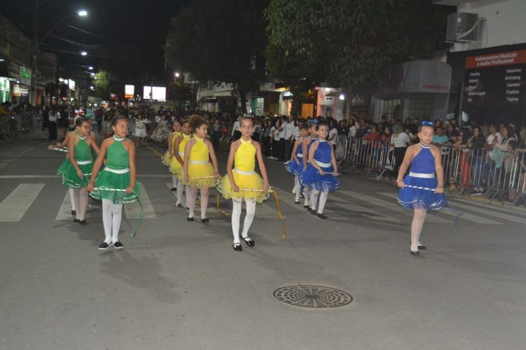 Prefeitura realiza o segundo dia de Desfile Cívico