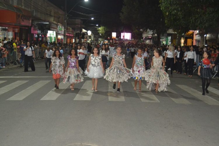 Prefeitura realiza o segundo dia de Desfile Cívico