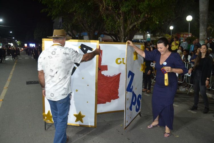 Terceira noite de Desfile Cívico é encerrado com chave de ouro