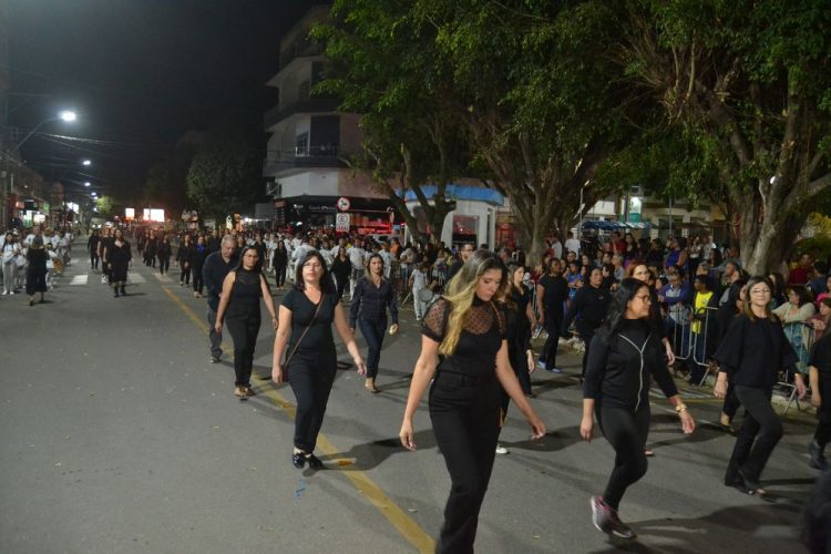 Terceira noite de Desfile Cívico é encerrado com chave de ouro
