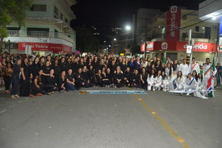 Terceira noite de Desfile Cívico é encerrado com chave de ouro