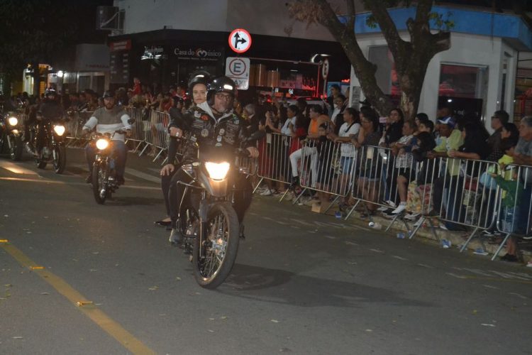 Terceira noite de Desfile Cívico é encerrado com chave de ouro