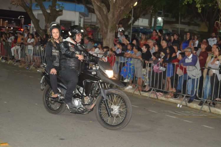 Terceira noite de Desfile Cívico é encerrado com chave de ouro