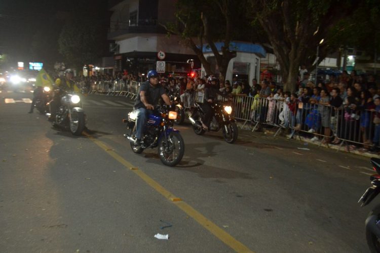 Terceira noite de Desfile Cívico é encerrado com chave de ouro
