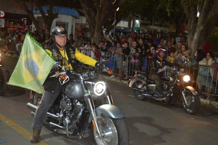 Terceira noite de Desfile Cívico é encerrado com chave de ouro