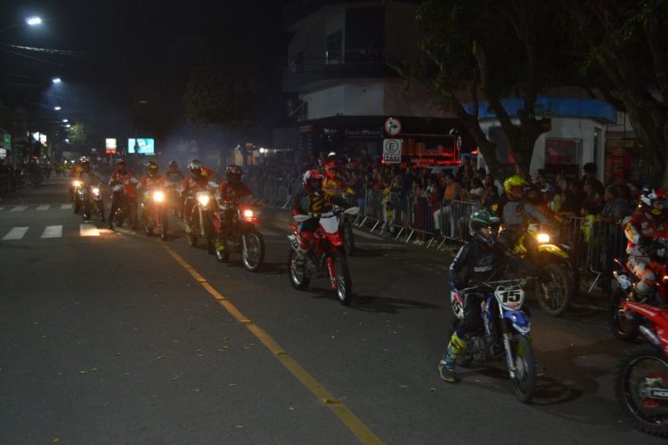 Terceira noite de Desfile Cívico é encerrado com chave de ouro