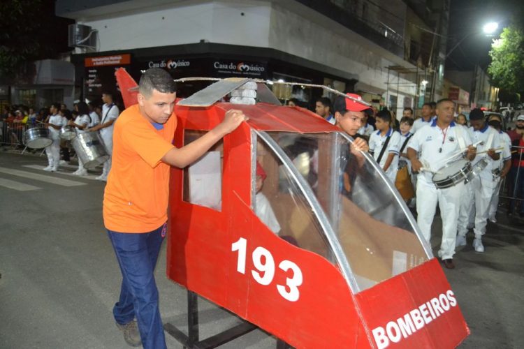 Prefeitura realiza o segundo dia de Desfile Cívico
