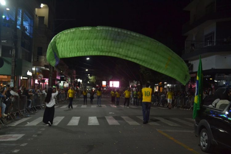 Terceira noite de Desfile Cívico é encerrado com chave de ouro