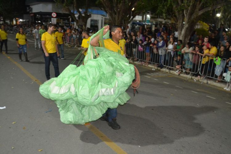 Terceira noite de Desfile Cívico é encerrado com chave de ouro