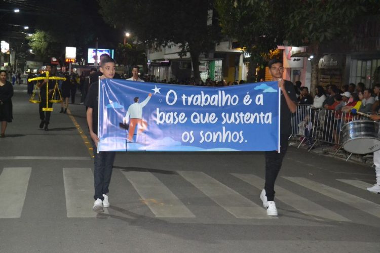 Prefeitura realiza o segundo dia de Desfile Cívico