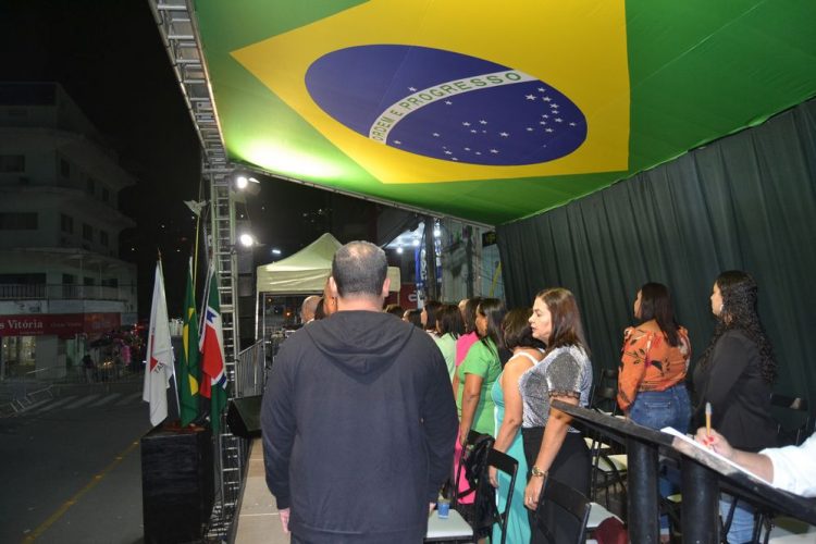 Terceira noite de Desfile Cívico é encerrado com chave de ouro
