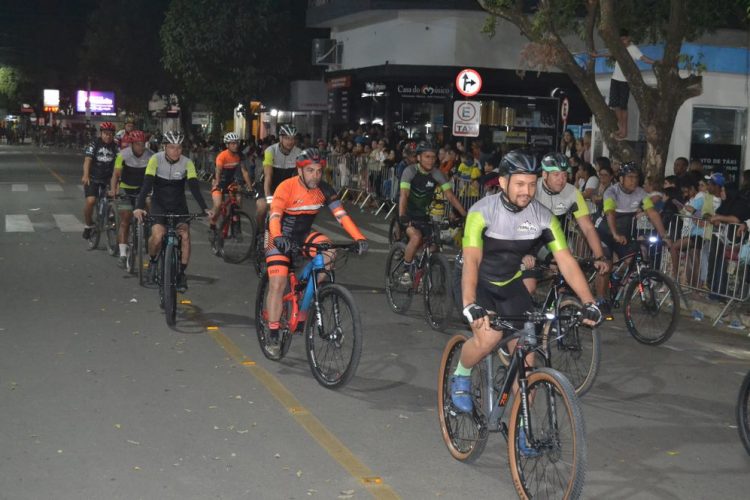Terceira noite de Desfile Cívico é encerrado com chave de ouro