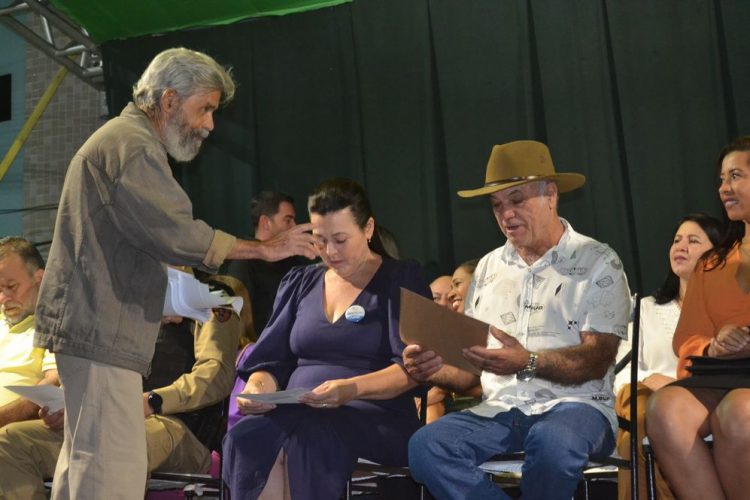 Terceira noite de Desfile Cívico é encerrado com chave de ouro
