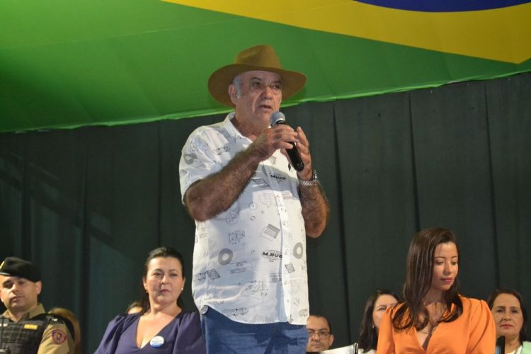Terceira noite de Desfile Cívico é encerrado com chave de ouro