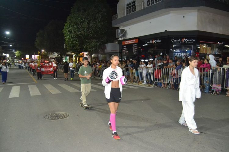 Prefeitura realiza o segundo dia de Desfile Cívico