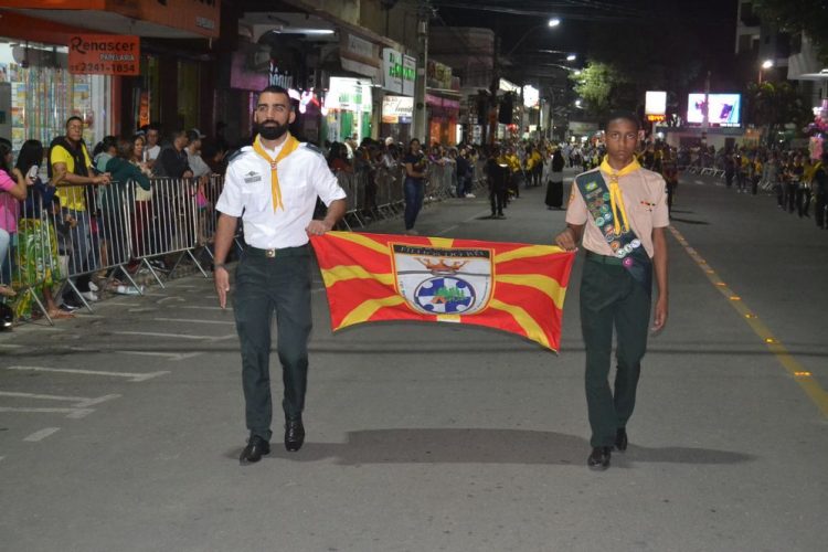 Terceira noite de Desfile Cívico é encerrado com chave de ouro