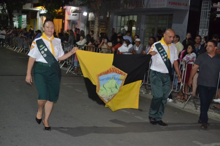Terceira noite de Desfile Cívico é encerrado com chave de ouro