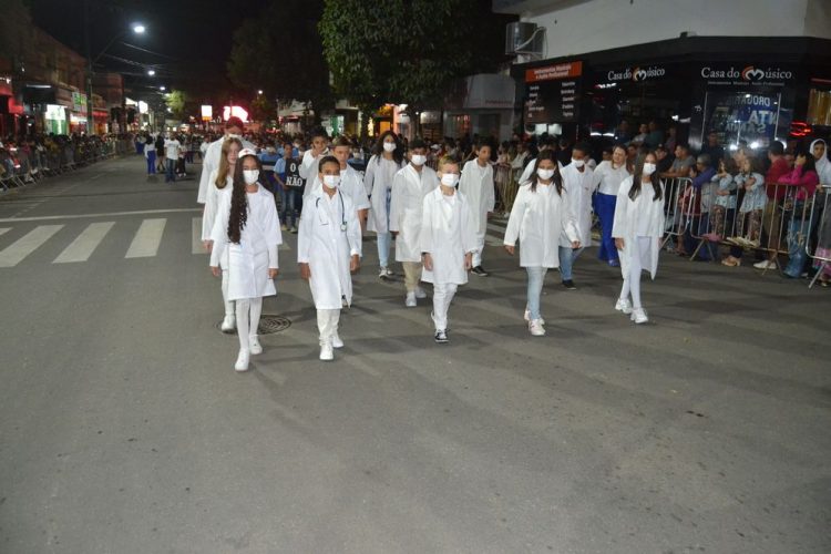 Prefeitura realiza o segundo dia de Desfile Cívico
