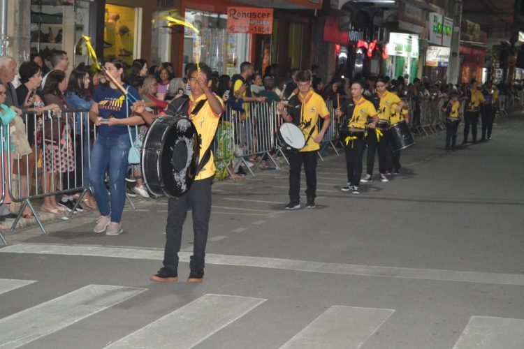 Terceira noite de Desfile Cívico é encerrado com chave de ouro