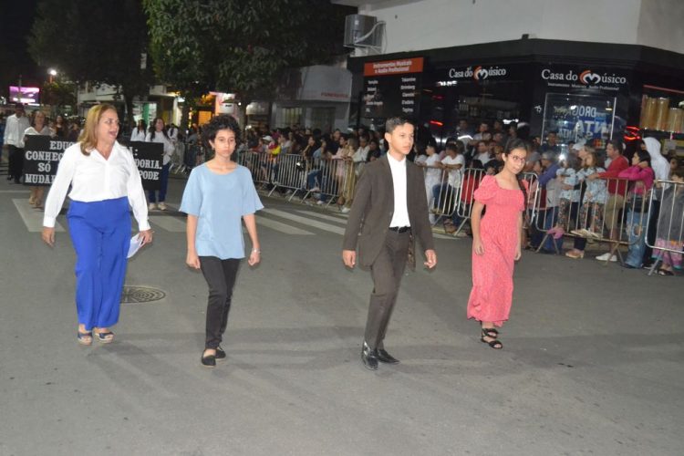Prefeitura realiza o segundo dia de Desfile Cívico
