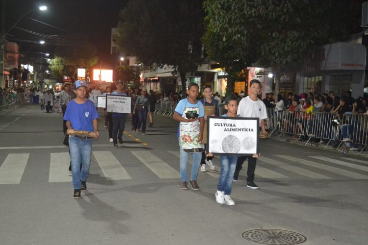 Prefeitura realiza o segundo dia de Desfile Cívico