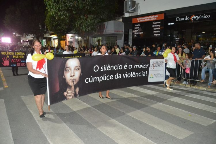 Terceira noite de Desfile Cívico é encerrado com chave de ouro