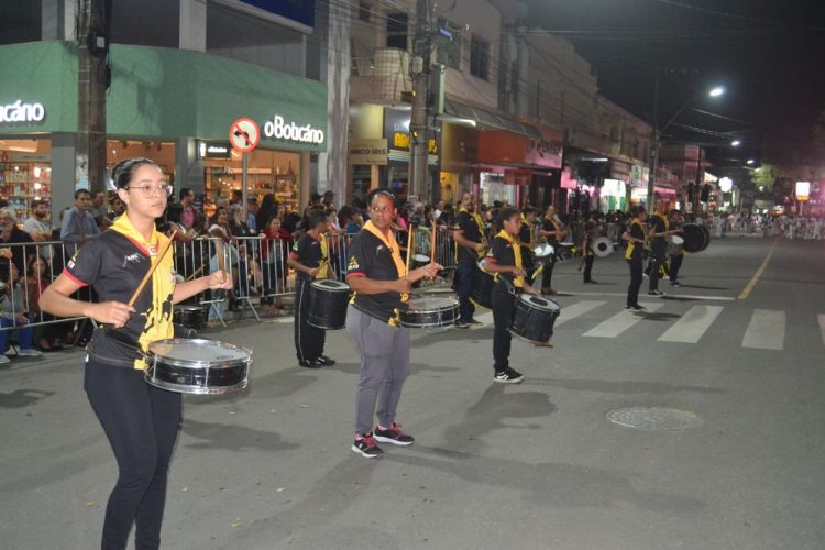 Terceira noite de Desfile Cívico é encerrado com chave de ouro