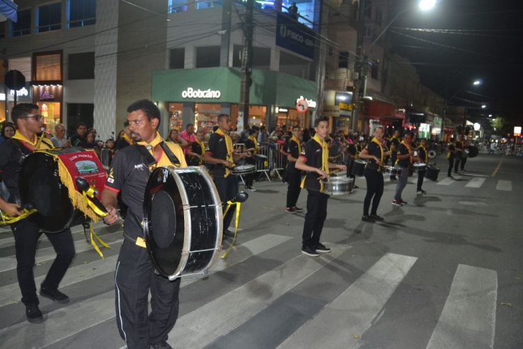 Terceira noite de Desfile Cívico é encerrado com chave de ouro