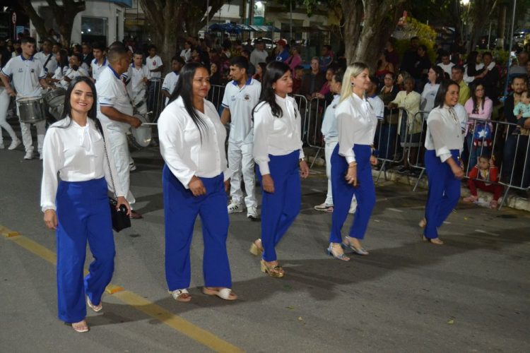 Prefeitura realiza o segundo dia de Desfile Cívico