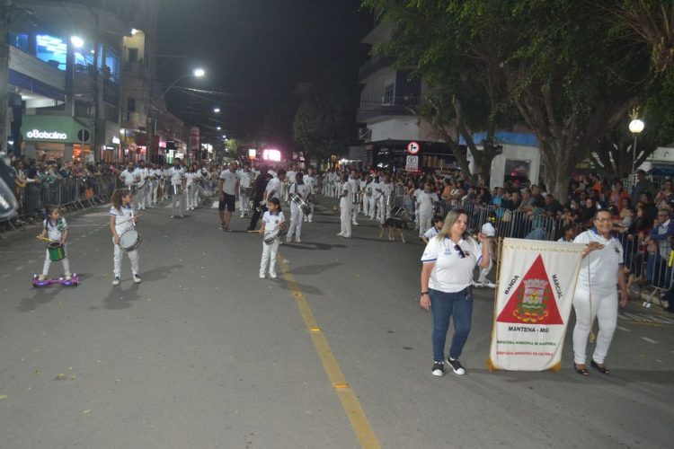 Terceira noite de Desfile Cívico é encerrado com chave de ouro