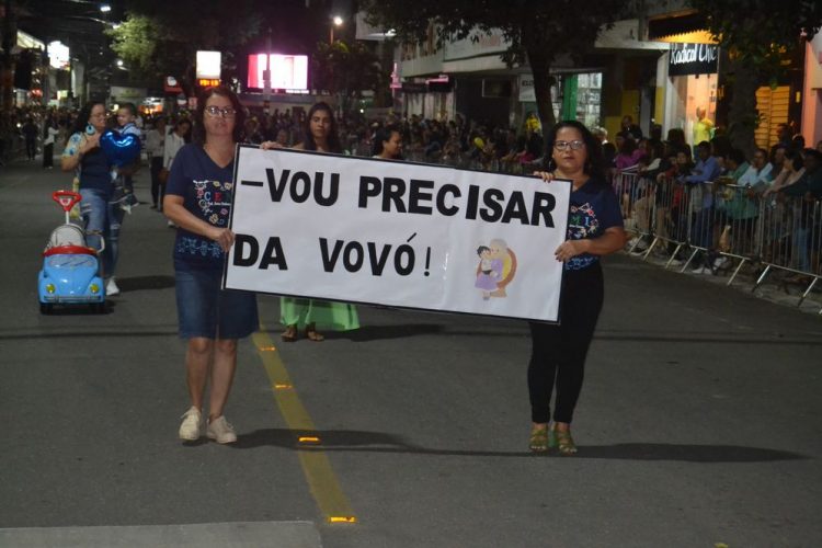 Terceira noite de Desfile Cívico é encerrado com chave de ouro