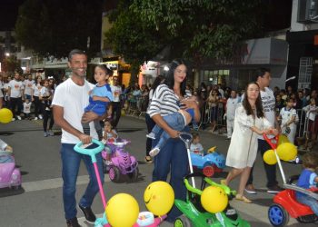 Terceira noite de Desfile Cívico é encerrado com chave de ouro