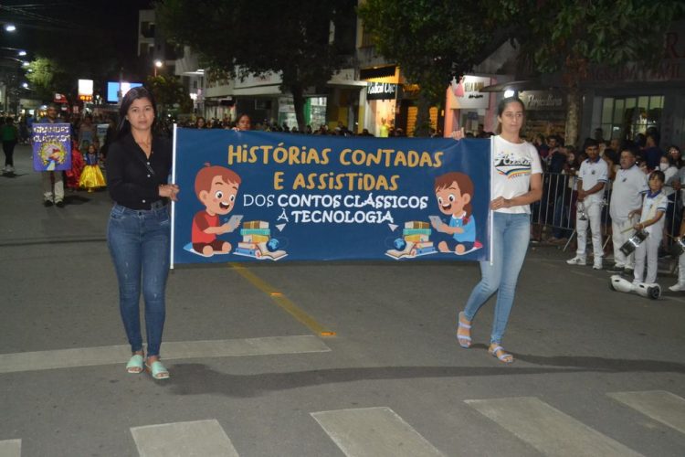 Terceira noite de Desfile Cívico é encerrado com chave de ouro