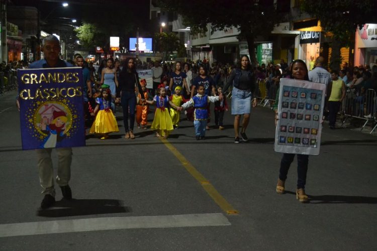Terceira noite de Desfile Cívico é encerrado com chave de ouro
