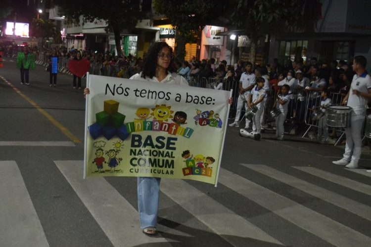 Terceira noite de Desfile Cívico é encerrado com chave de ouro