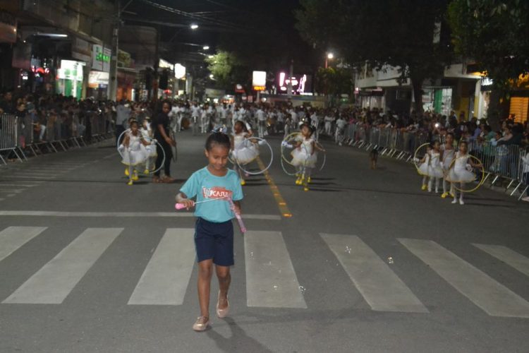 Terceira noite de Desfile Cívico é encerrado com chave de ouro