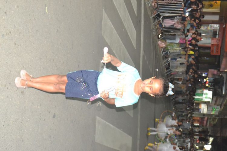 Terceira noite de Desfile Cívico é encerrado com chave de ouro