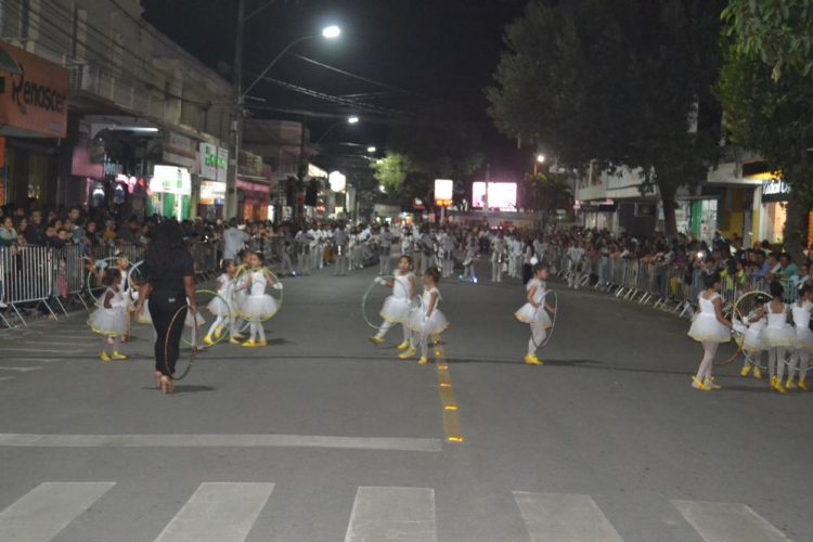 Terceira noite de Desfile Cívico é encerrado com chave de ouro