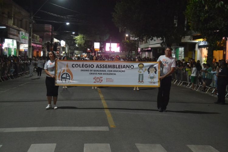 Terceira noite de Desfile Cívico é encerrado com chave de ouro