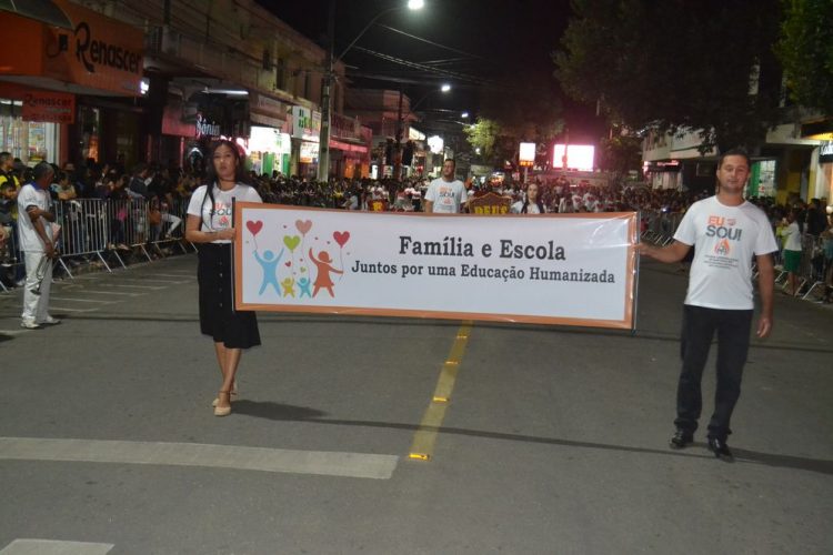 Terceira noite de Desfile Cívico é encerrado com chave de ouro